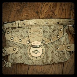 Cream shoulder Guess Purse